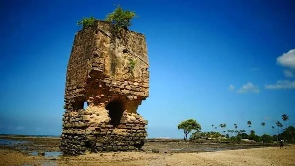 Ruínas do Forno da Penha junto ao mar