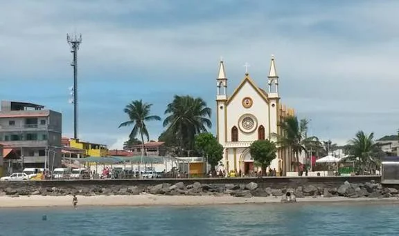Igreja do Sagrado Coração de Jesus vista a partir do mar