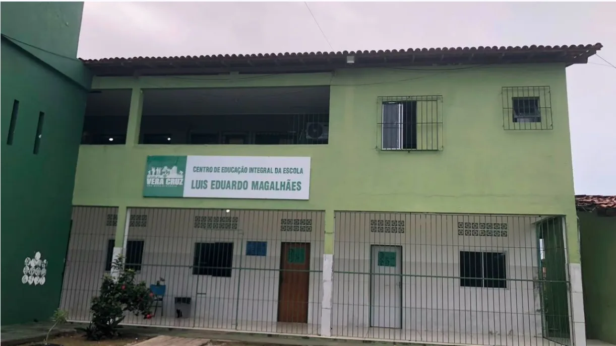 Fachada da Escola Municipal Luís Eduardo Magalhães, na Gamboa