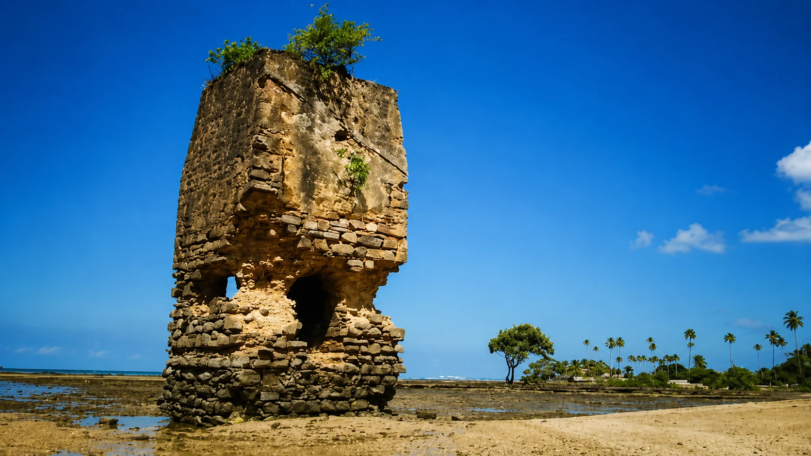 Ruínas do Forno da Penha diante do céu azul