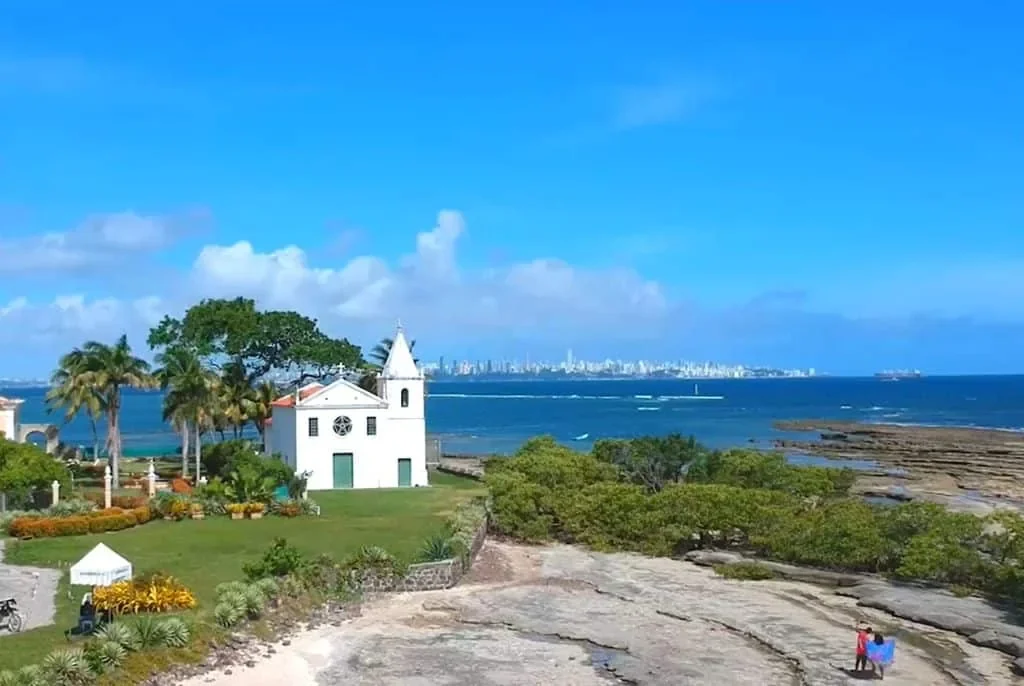 Paisagem costeira ilustrada da Penha, em Vera Cruz
